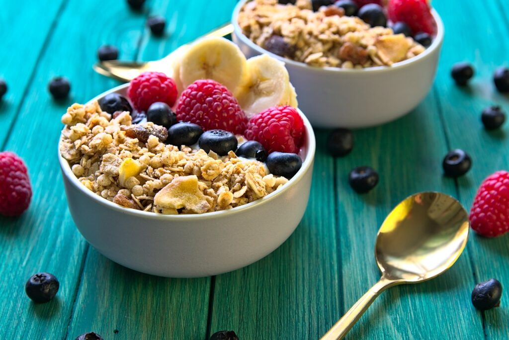 oatmeal, yogurt, dessert-7925229.jpg